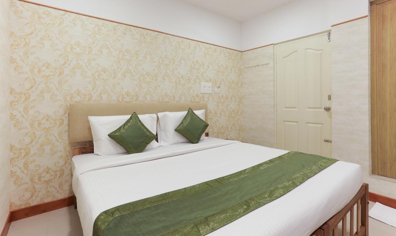 Heaven Gardens Hotel Kochi Exterior photo